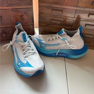 Mizuno Neo Vista women’s running shoe Size 8.5